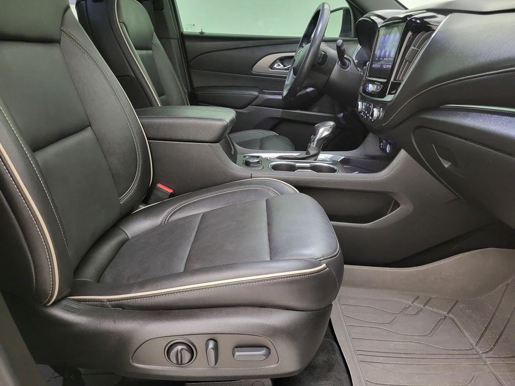 2022 Chevrolet Traverse Premier photo 13
