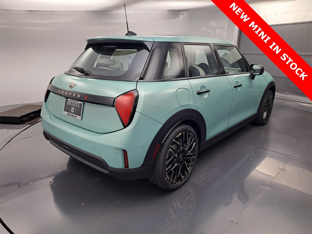 2025 Mini Cooper S 4 Door Hardtop Iconic photo 3