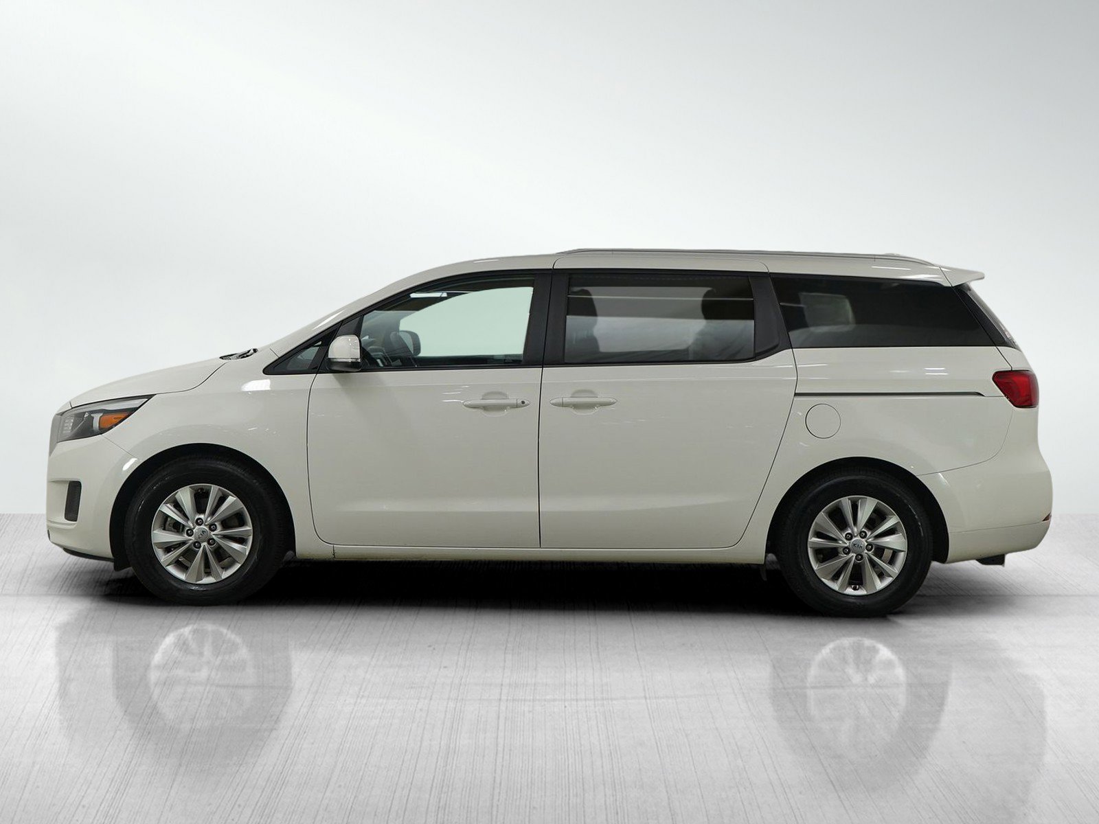 Used 2015 Kia Sedona LX with VIN KNDMB5C10F6075493 for sale in Wayzata, Minnesota