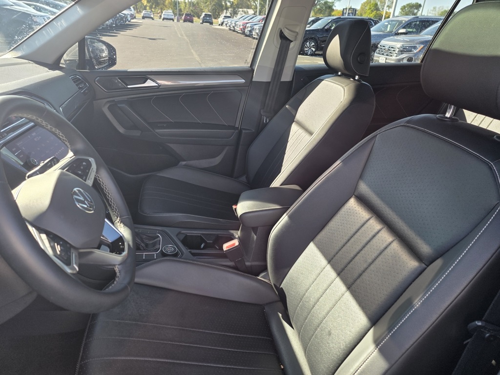 2022 Volkswagen Tiguan SE photo 3