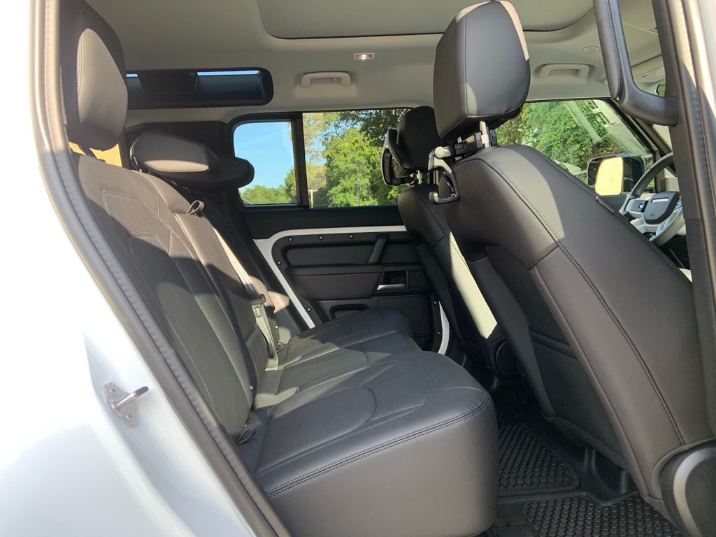2025 Land Rover Defender 110 S photo 20