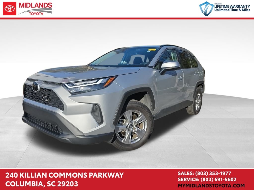 2024 Toyota RAV4 XLE's photo