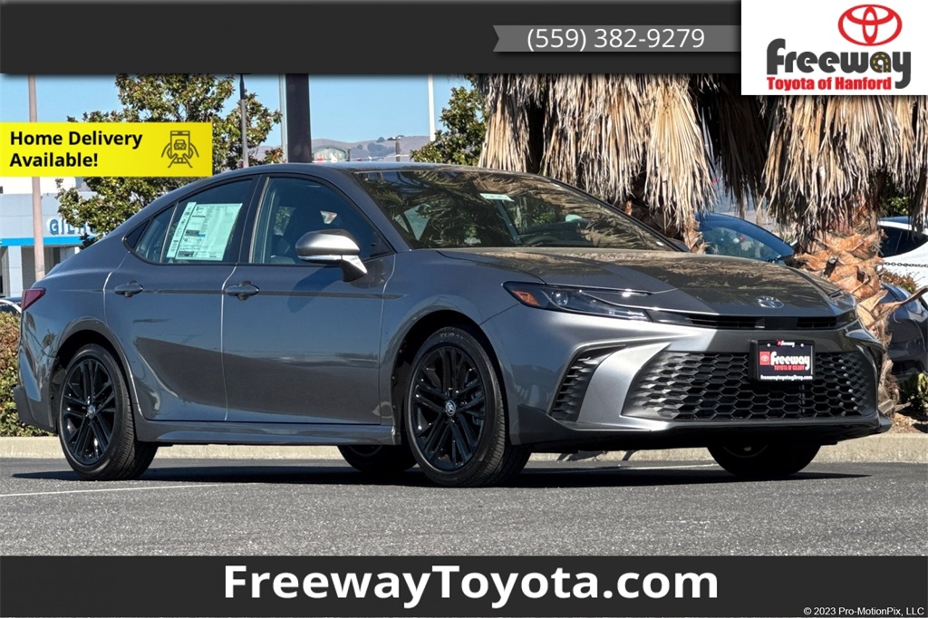 2026 Toyota Camry SE's photo