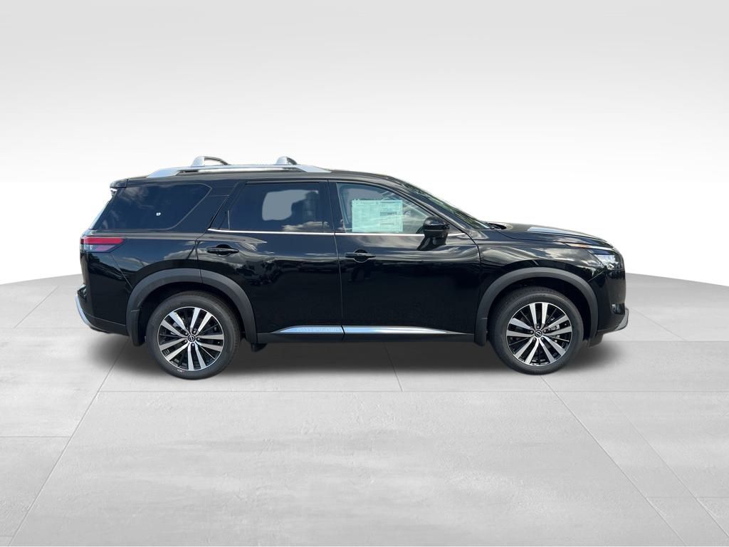 2025 Nissan Pathfinder Platinum photo 2