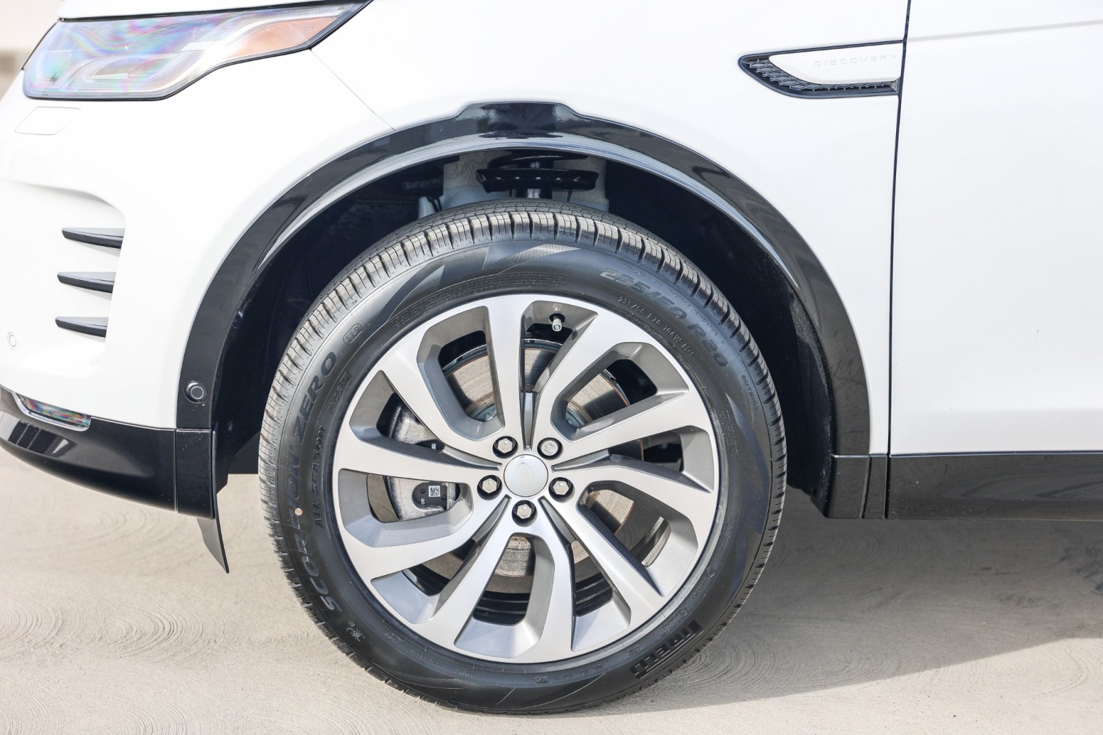 2025 Land Rover Discovery Sport Dynamic SE photo 9