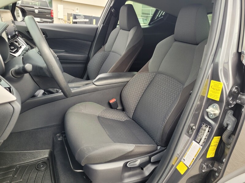 2020 Toyota C-HR LE photo 3