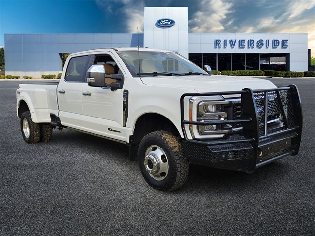 2023 Ford F-350 Super Duty Lariat's photo