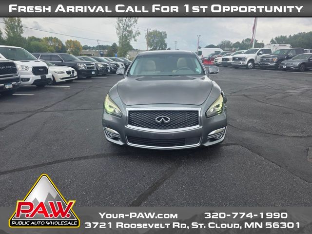 2015 Infiniti Q70L photo 2