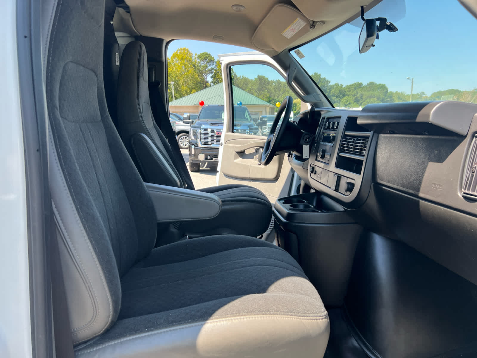 2023 Chevrolet Express Cargo 2500 photo 13