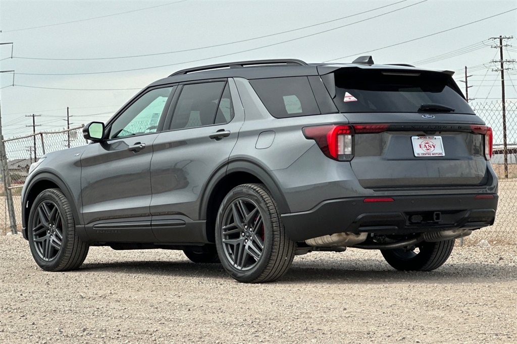 2025 Ford Explorer ST-Line photo 6