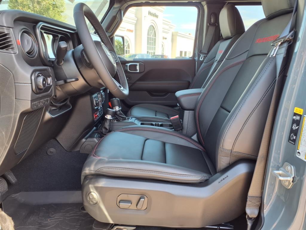 2025 Jeep Wrangler Rubicon photo 2