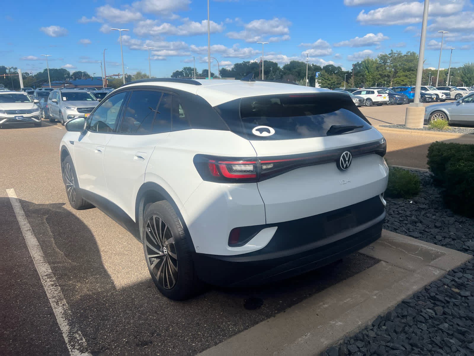 2024 Volkswagen ID.4 Pro photo 4