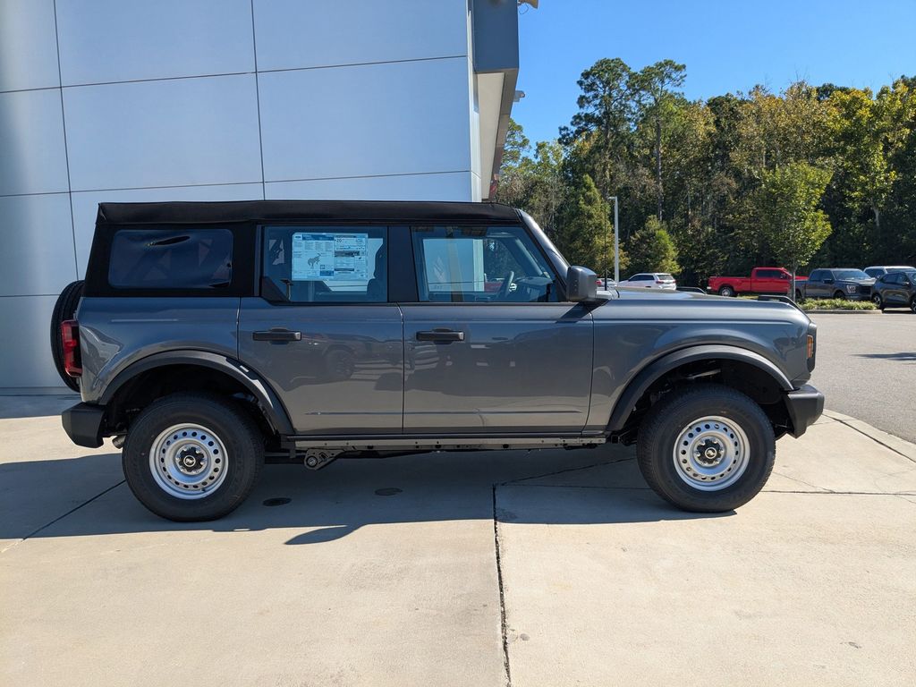2025 Ford Bronco Base photo 3