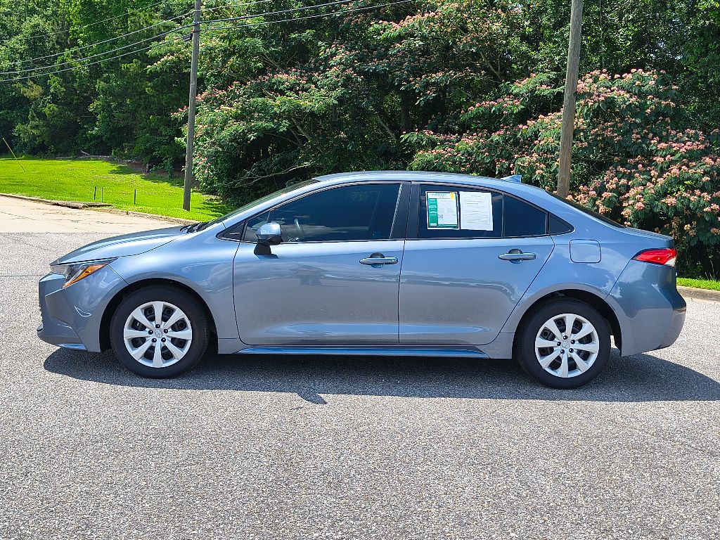2024 Toyota Corolla LE photo 2