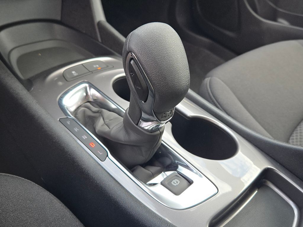 2025 Chevrolet Malibu LS photo 19