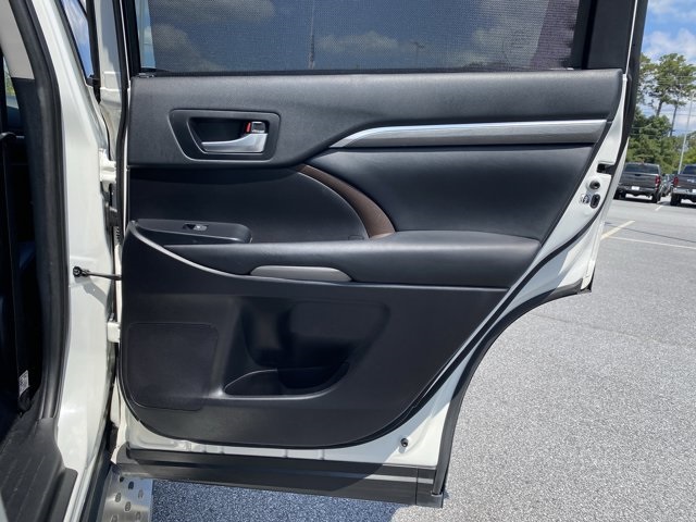 2019 Toyota Highlander Limited Platinum photo 28