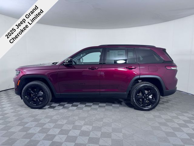 2025 Jeep Grand Cherokee Limited photo 3