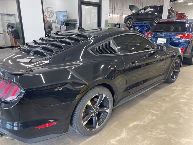 2021 Ford Mustang EcoBoost photo 2