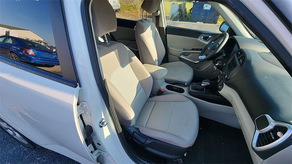 2022 Kia Soul LX photo 24