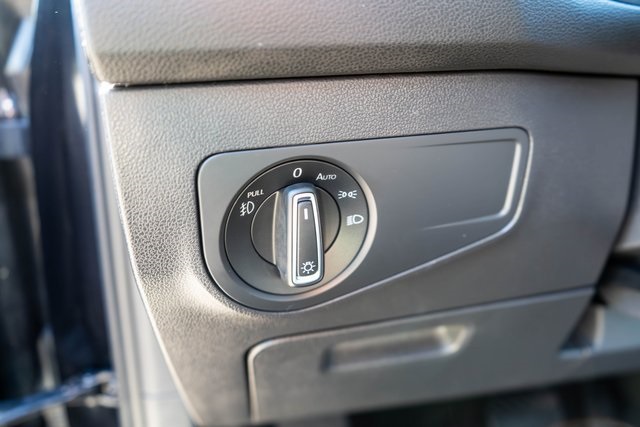 2020 Volkswagen Tiguan SEL photo 12