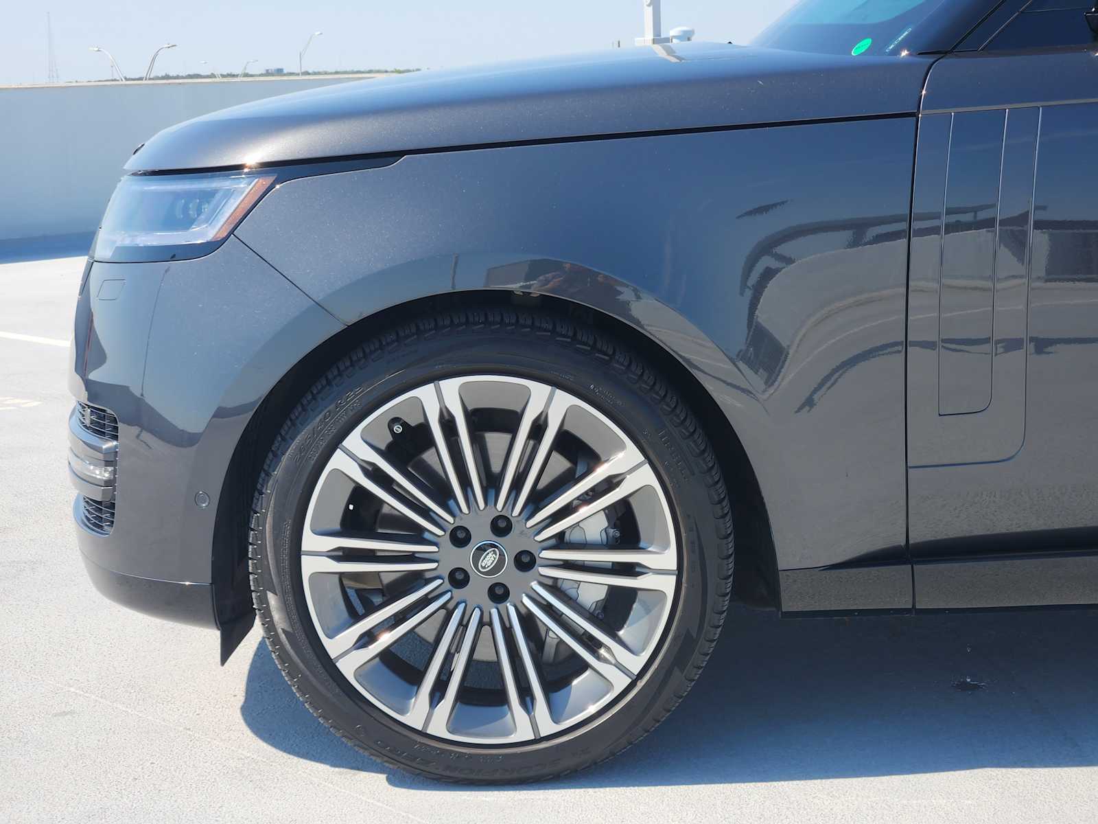 2024 Land Rover Range Rover SE photo 9