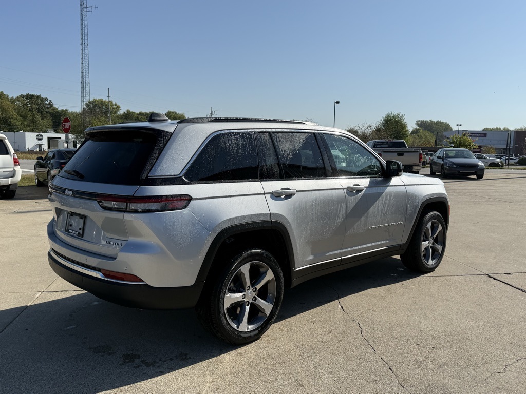 2025 Jeep Grand Cherokee Limited photo 4
