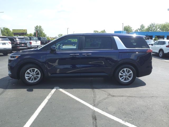 2022 Kia Carnival LXS photo 3