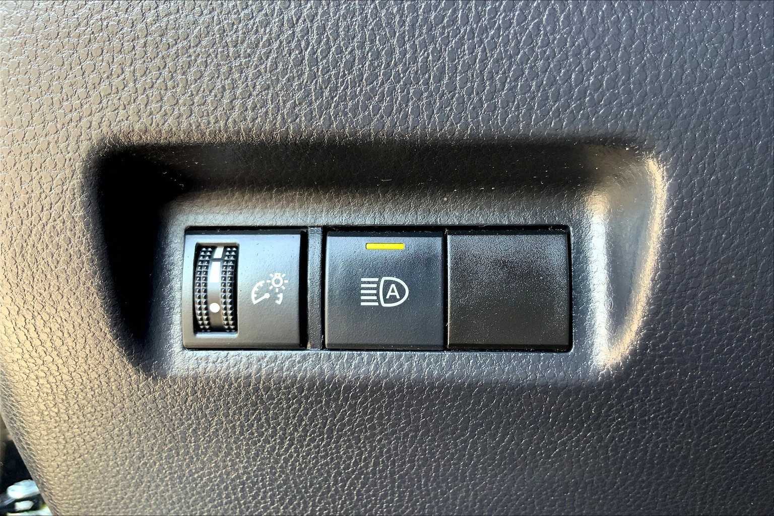 2021 Toyota RAV4 XLE photo 27