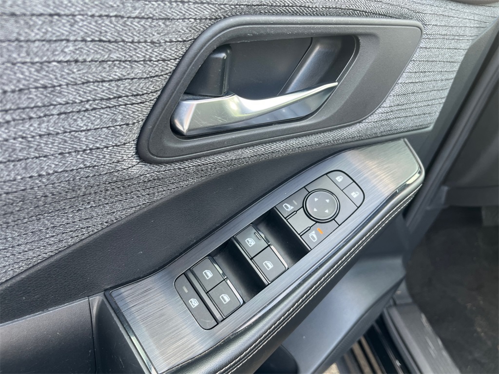 2023 Nissan Rogue SV photo 11