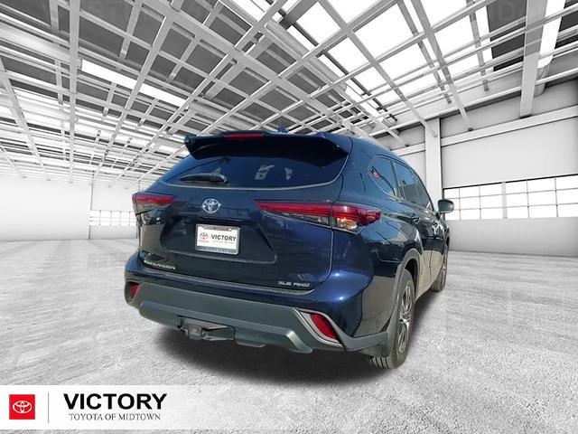 2022 Toyota Highlander XLE photo 3