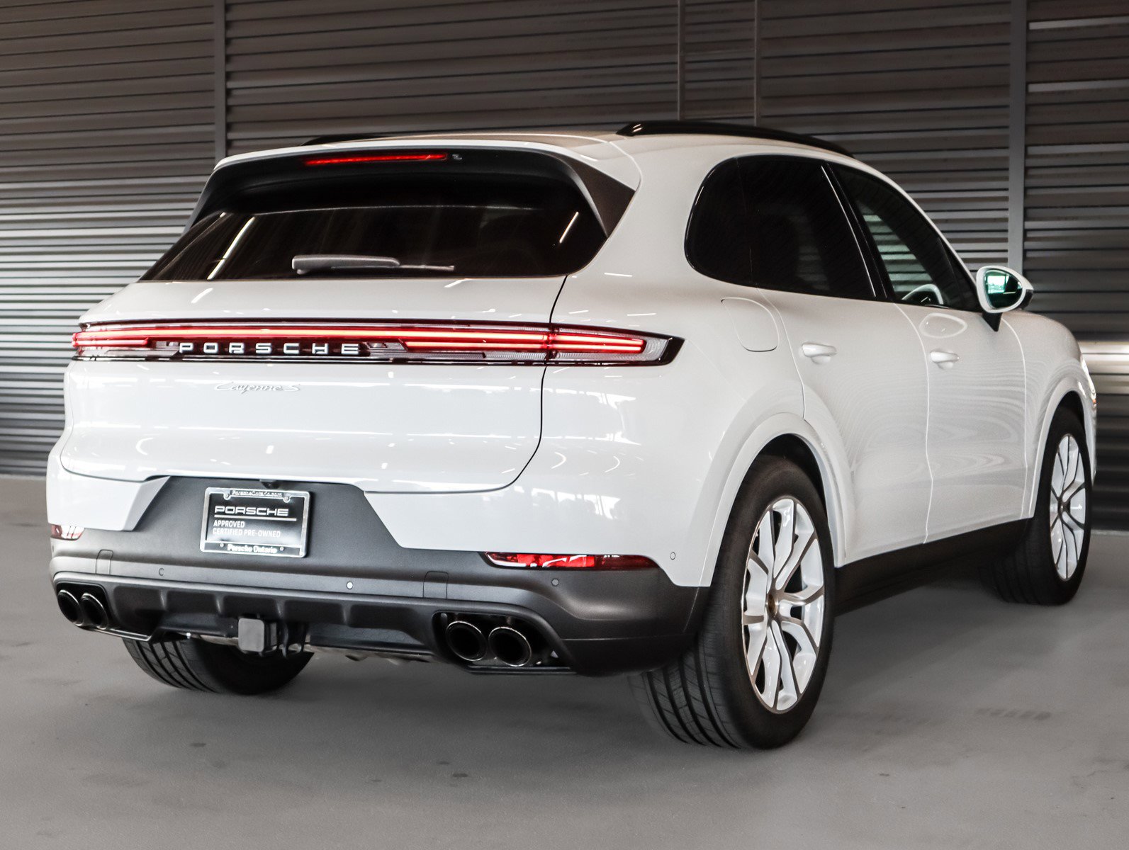 2024 Porsche Cayenne S photo 10