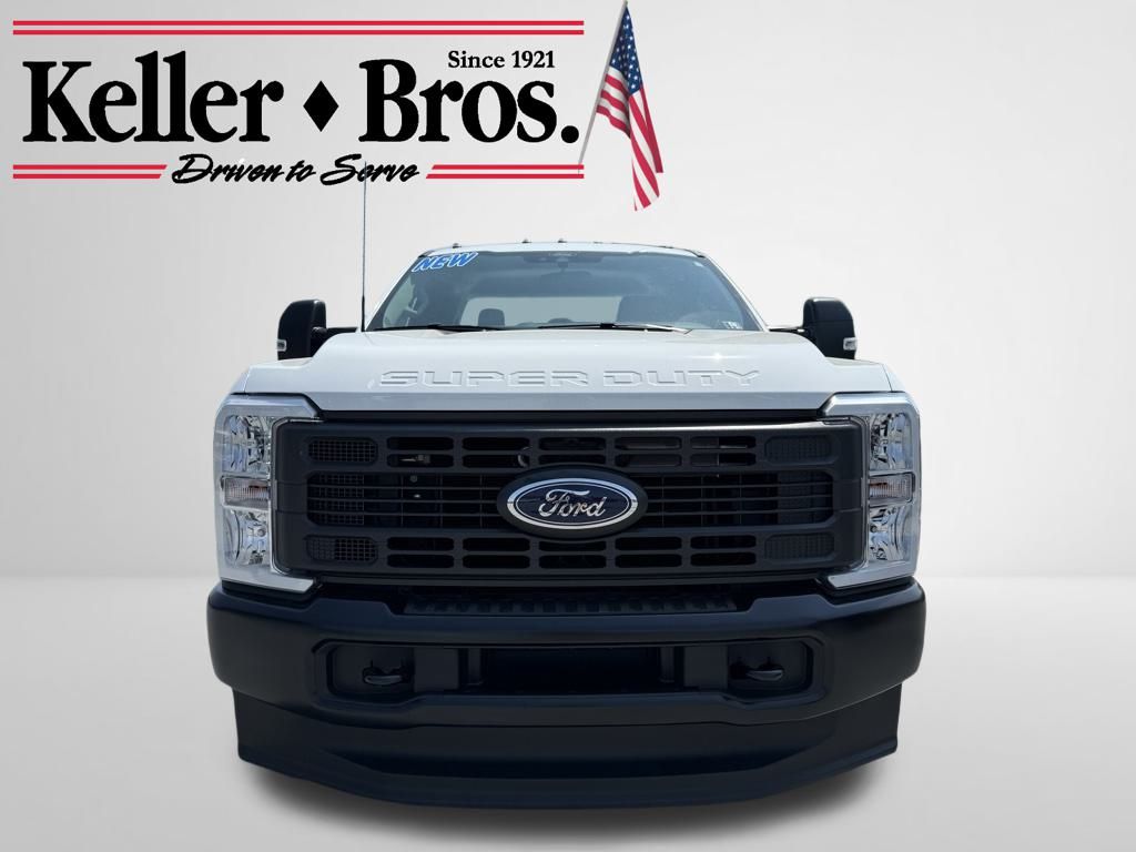 2025 Ford F-250 photo 2