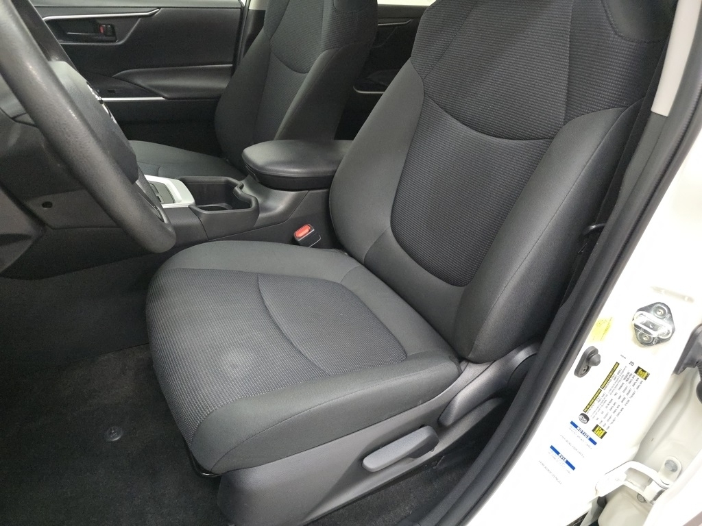 2022 Toyota RAV4 LE photo 21