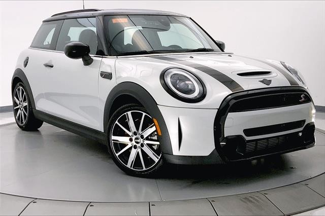 2023 MINI 3 Door S's photo