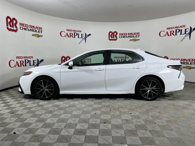 2024 Toyota Camry SE photo 3