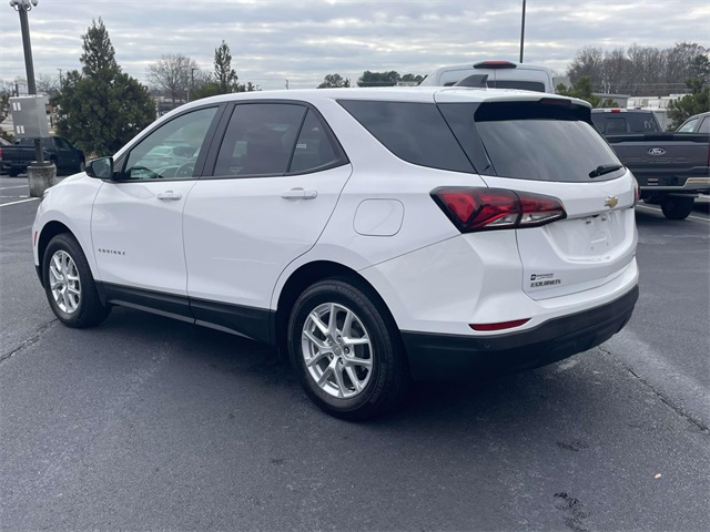 2024 Chevrolet Equinox LS photo 3