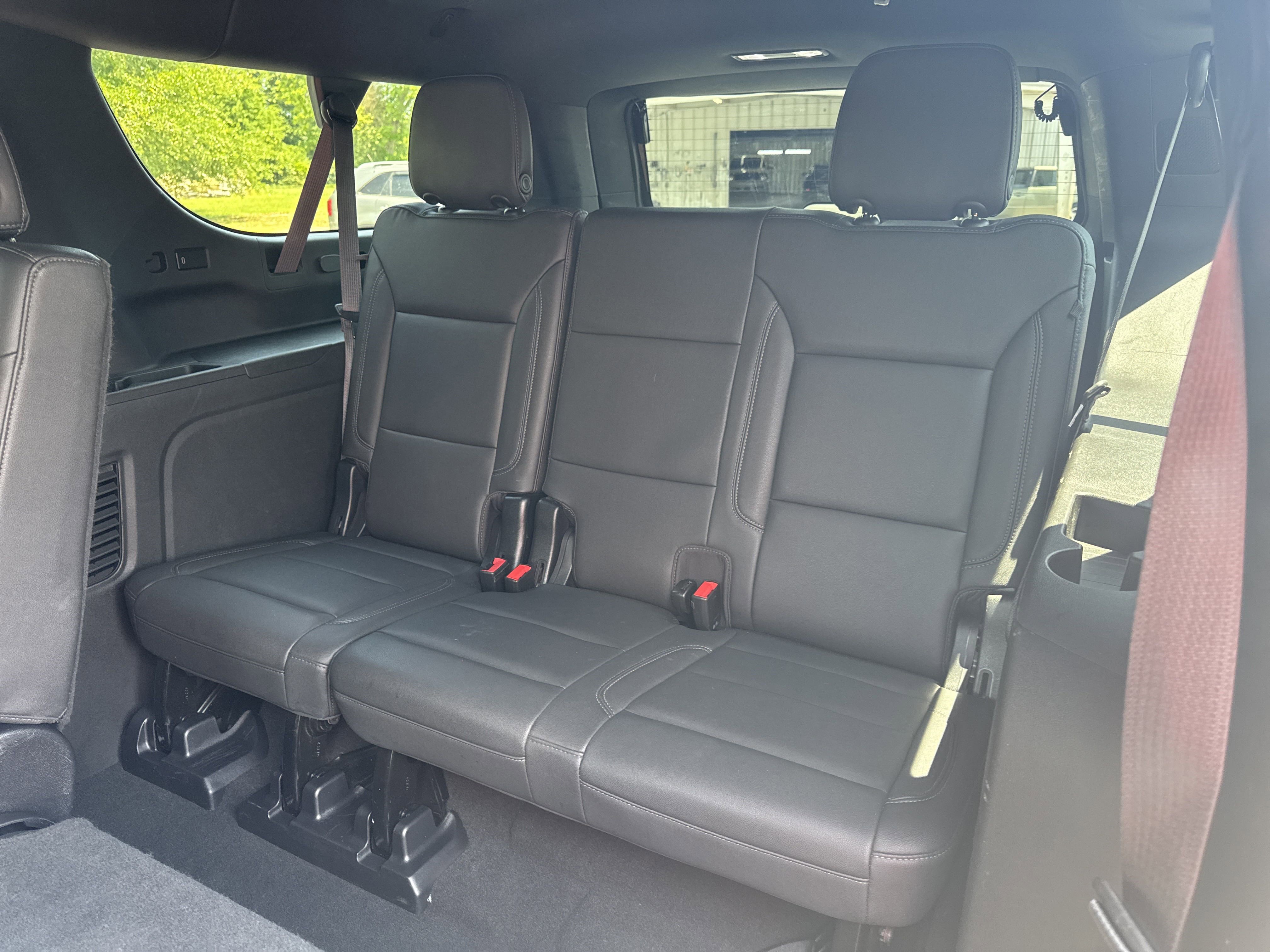 2023 Chevrolet Suburban LT photo 16