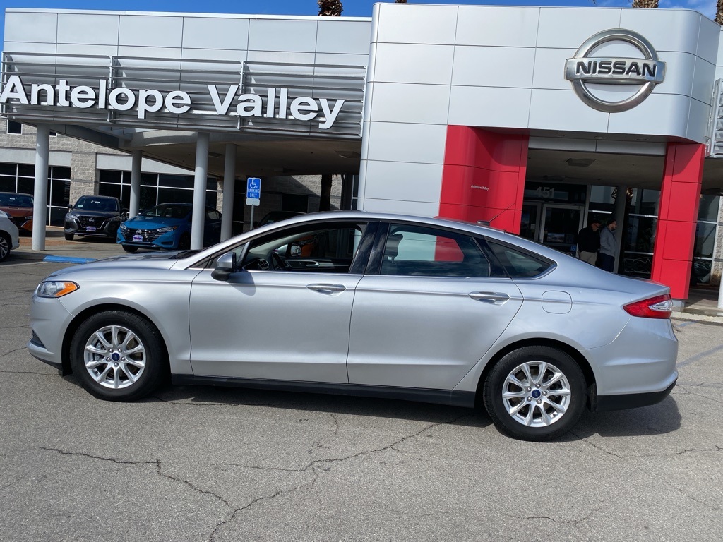 2015 Ford Fusion S photo 4