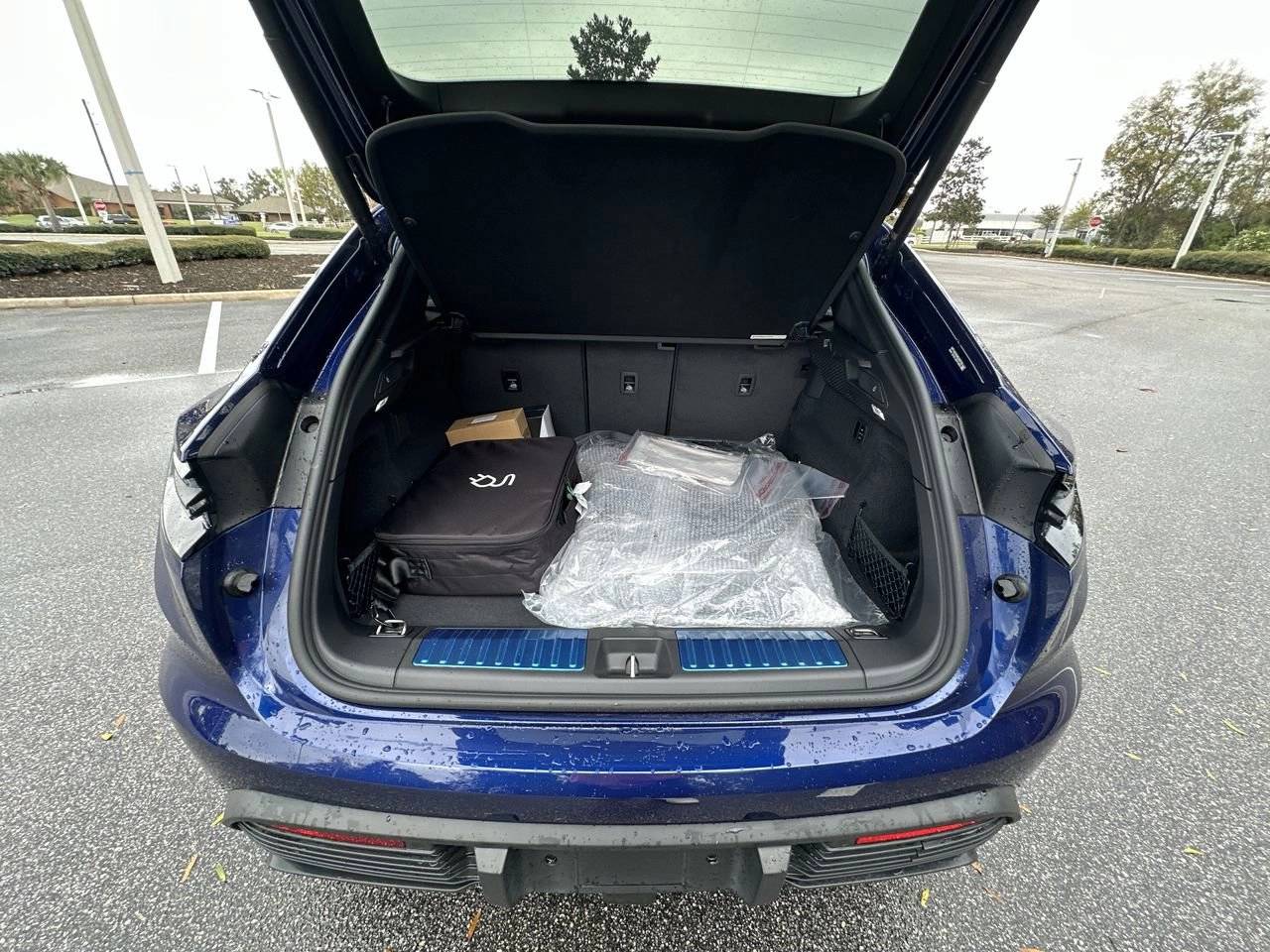 2024 Porsche Macan 4 Electric photo 28