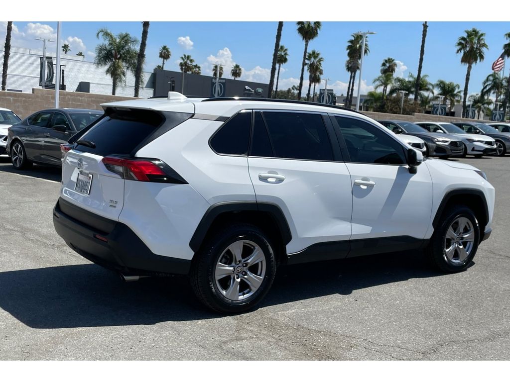 2023 Toyota RAV4 XLE photo 5