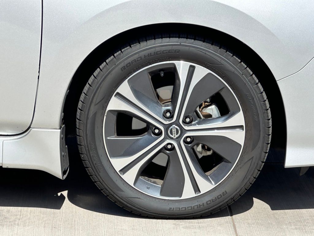 2022 Nissan Leaf SV photo 4