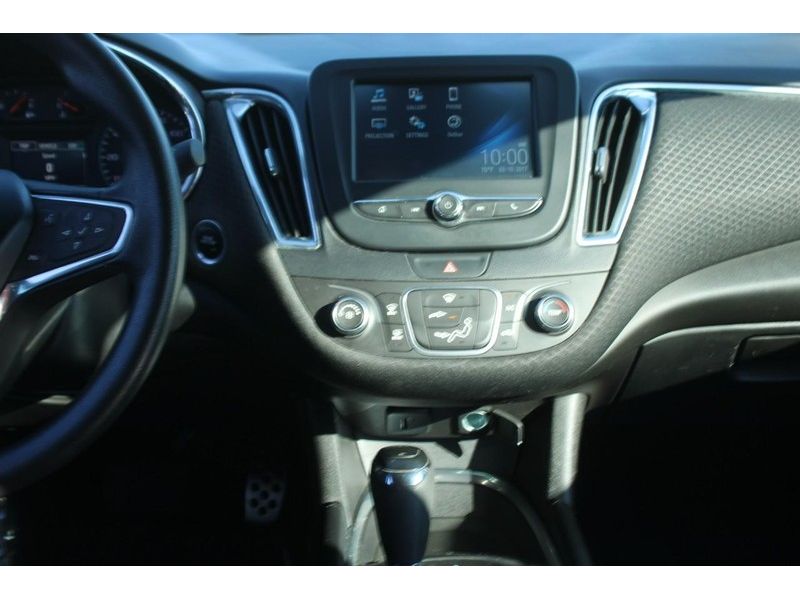 2016 Chevrolet Malibu 1LT photo 14