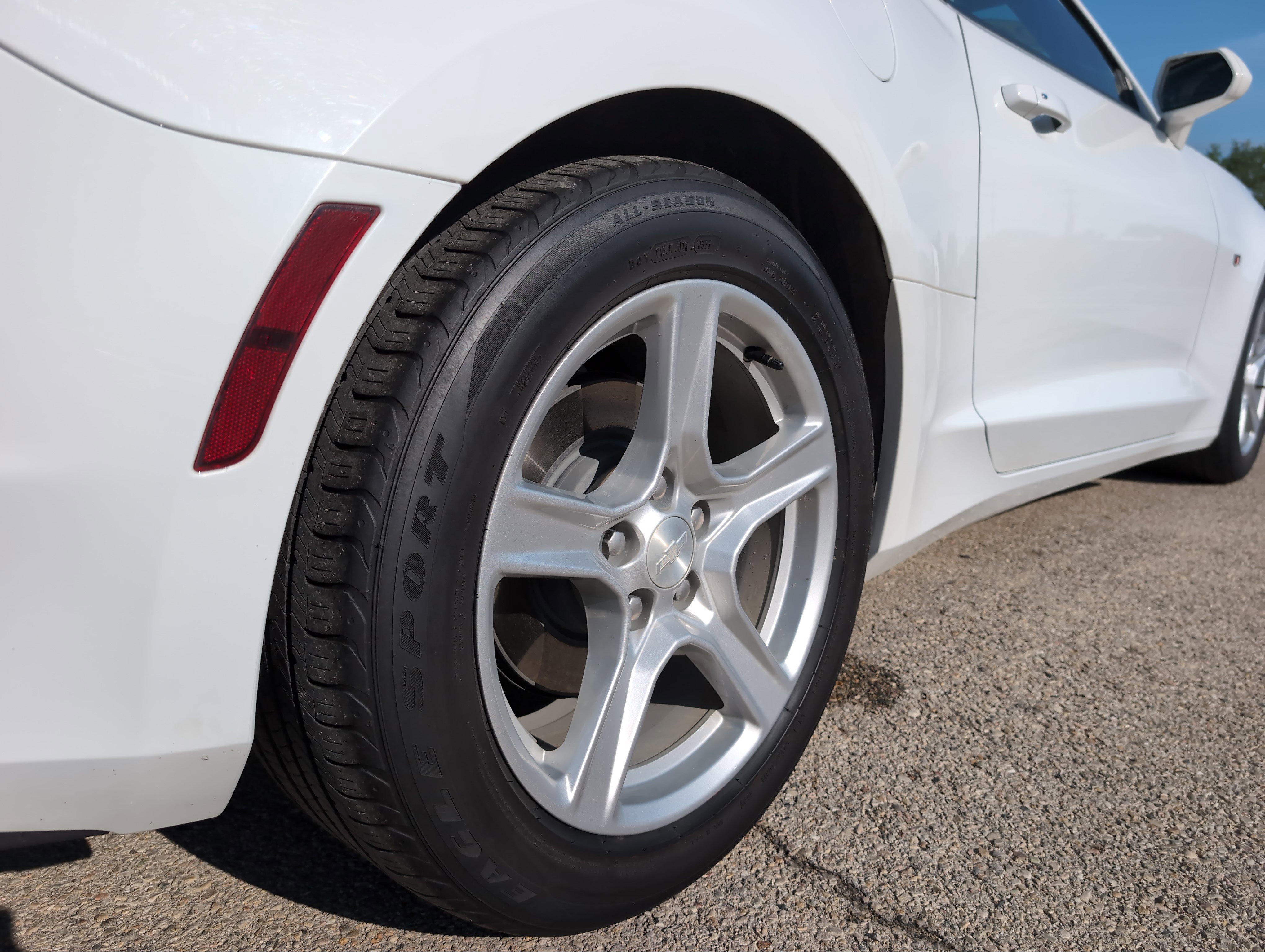 2023 Chevrolet Camaro 1LT photo 4