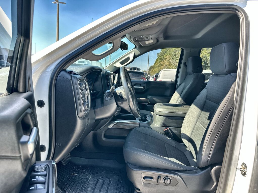 2021 Chevrolet Silverado 1500 RST photo 2