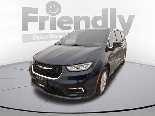 2025 Chrysler Pacifica Select's photo