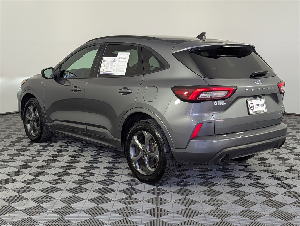 2024 Ford Escape ST-Line photo 4