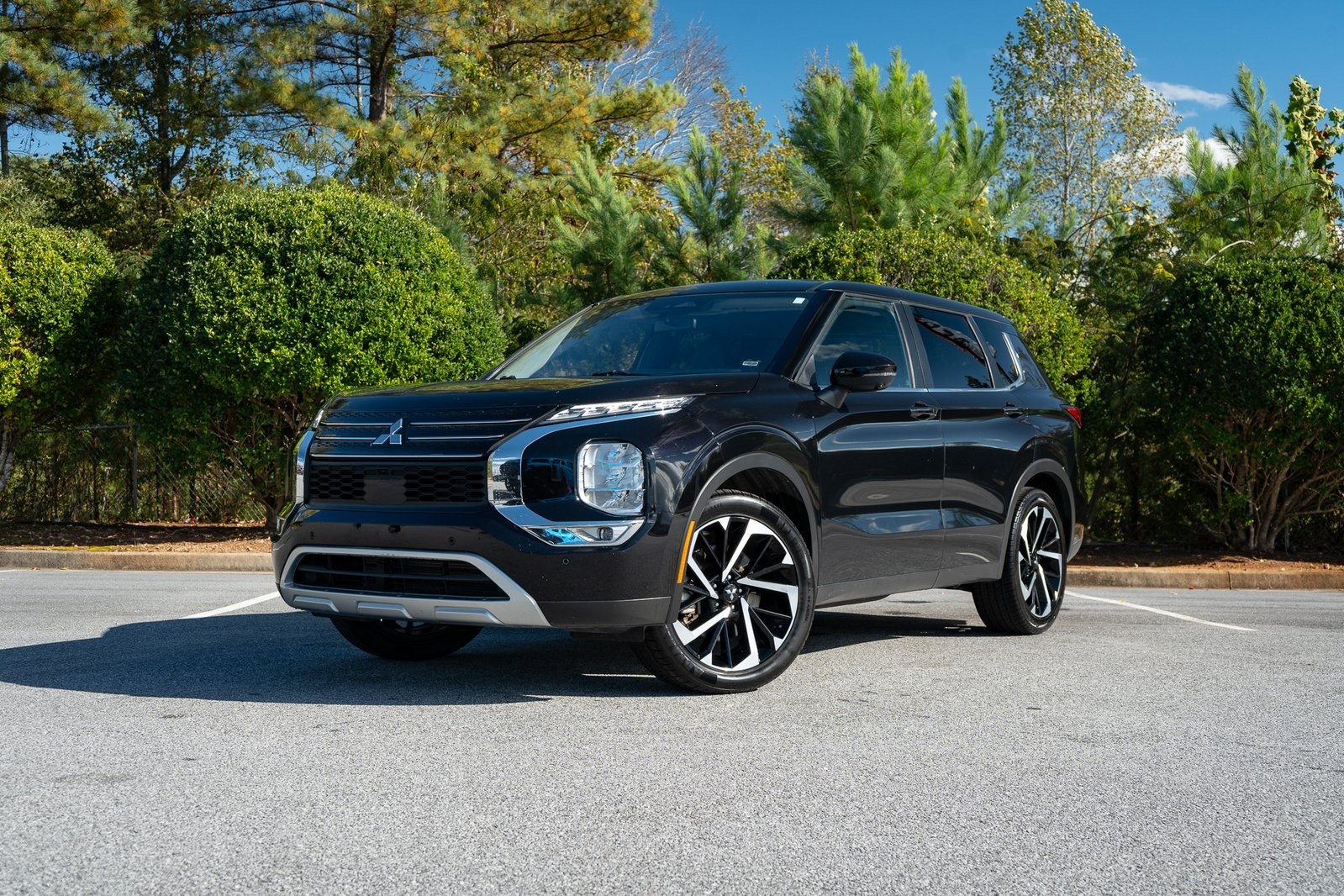 2024 Mitsubishi Outlander SE's photo