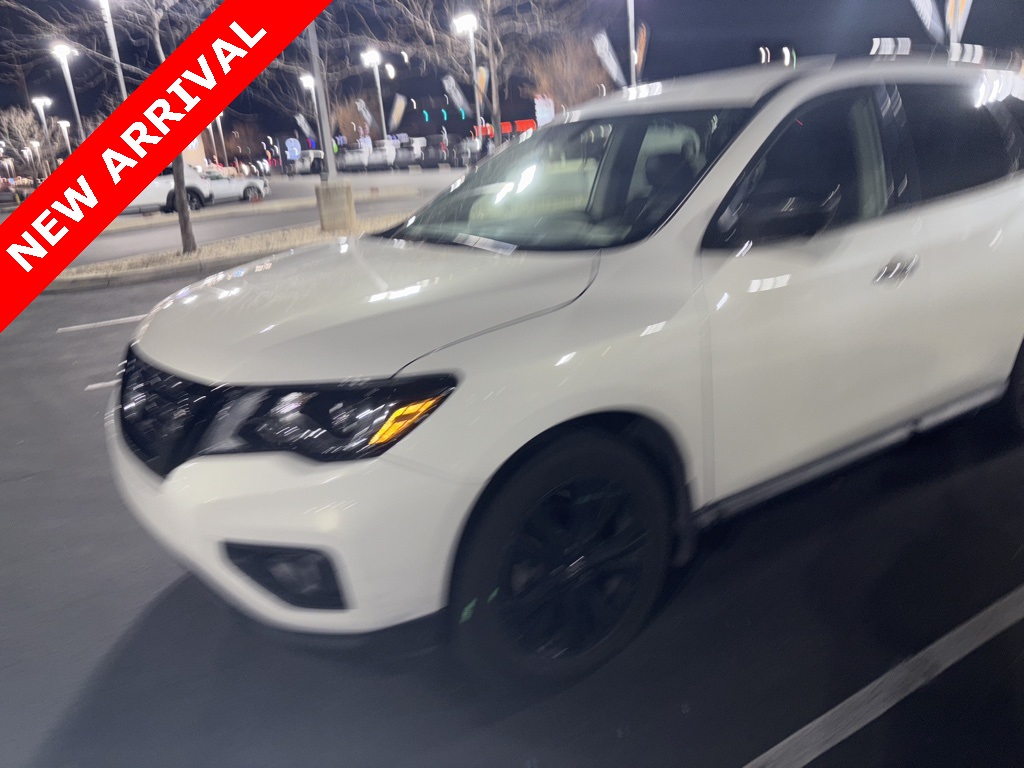 2018 Nissan Pathfinder SL's photo