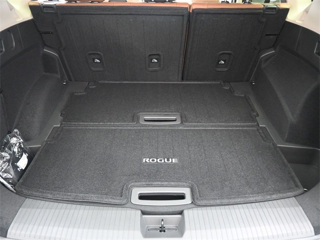2025 Nissan Rogue Platinum photo 14
