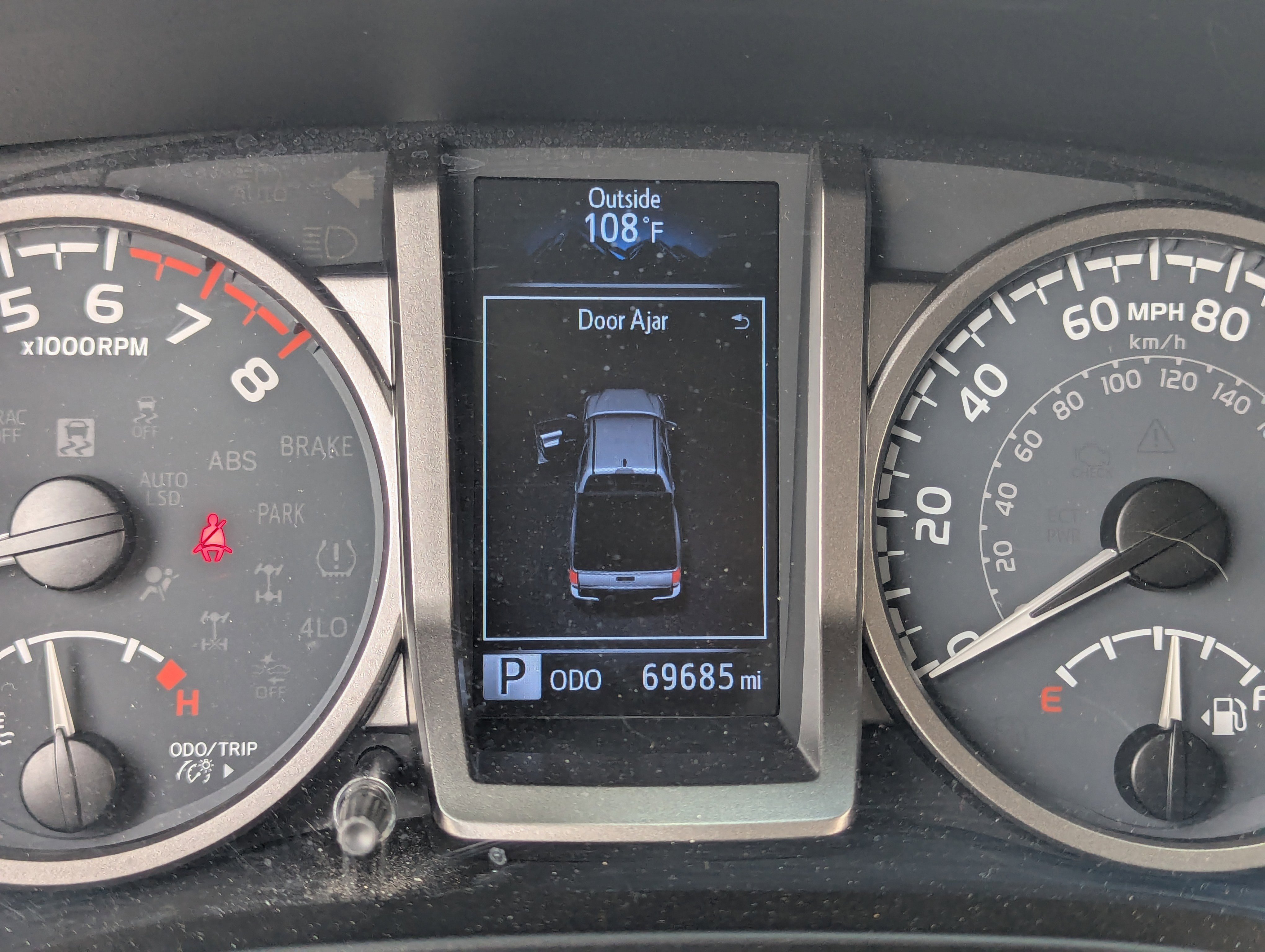 2020 Toyota Tacoma SR5 photo 2